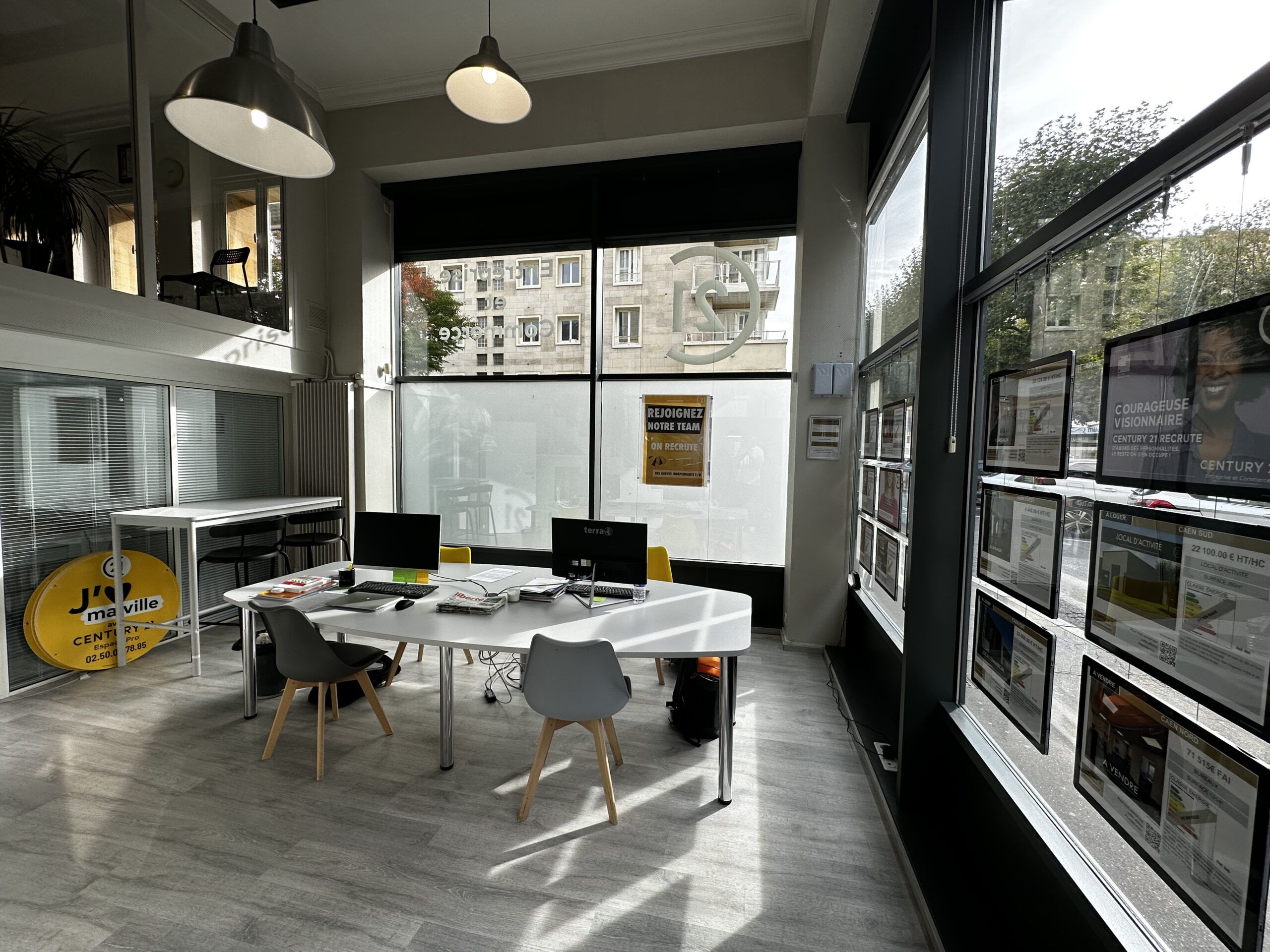 Bureau de l'agence Century 21
