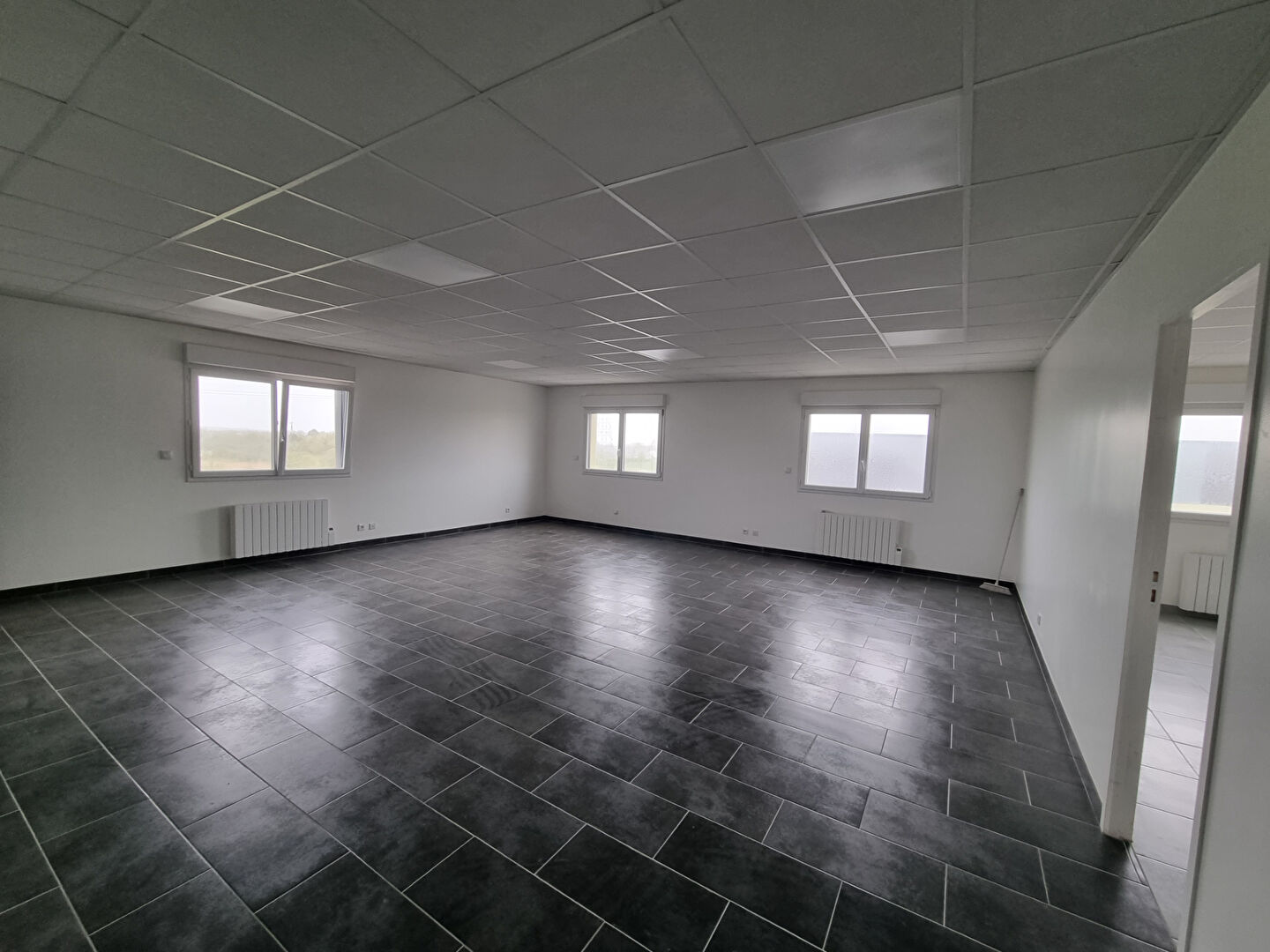 Sud de Caen – A LOUER – environ 192 m² de bureaux aménagés