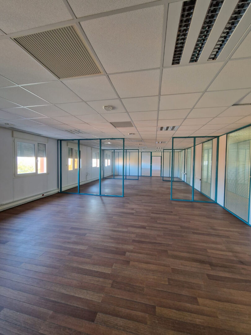 Colombelles – A LOUER – Bureaux  aménagés environ 460 m² + parkings privés