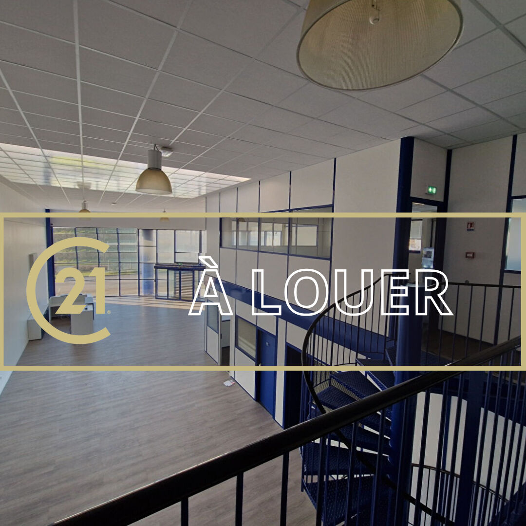 Ouest de Caen – A LOUER – Environ 2 694 m² de stockage + bureaux avec parking