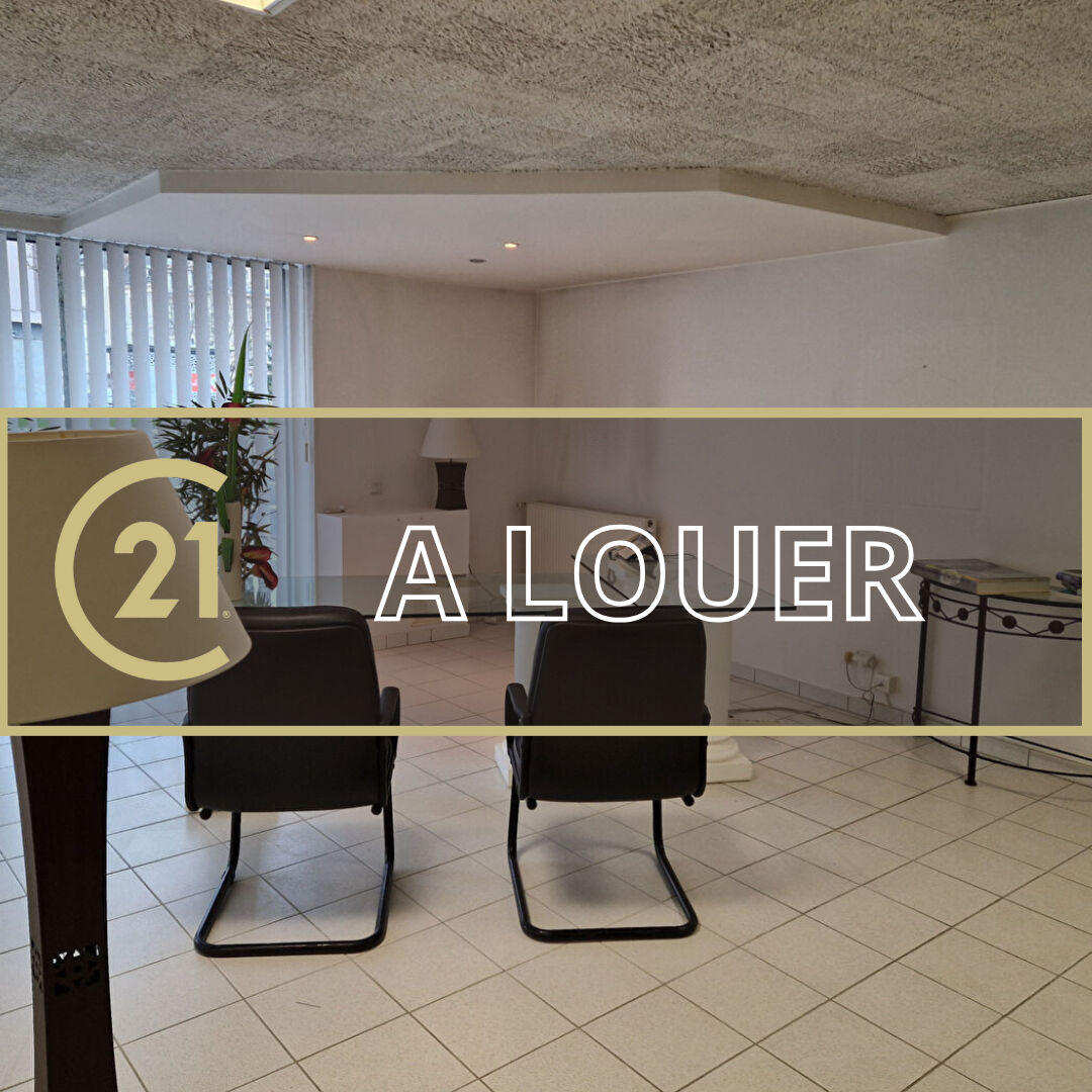 Caen centre – A LOUER – Bureaux avec vitrine d’environ 115 m² Axe passant