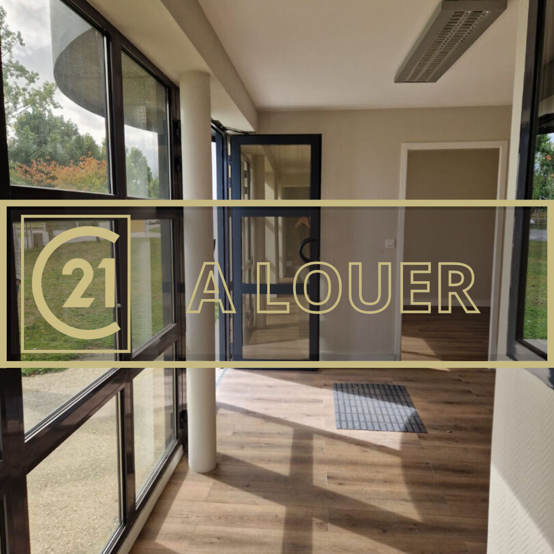 Sud de Caen – A LOUER – Environ 160 m² de dépôt + 90 m² de bureaux
